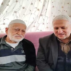 88 YAŞINDAKİ CAMİ CEMAATİ KADİR GÜRZ CAMİYE GİDEMEYİNCE CEMAAT ONUN YANINA GİTTİ!