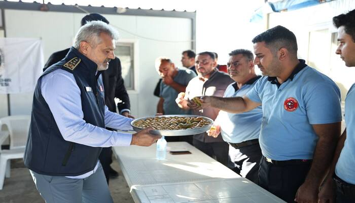 BAŞKAN ÖNTÜRK’TEN YANGIN KAHRAMANLARININA BAKLAVA İKRAMI!