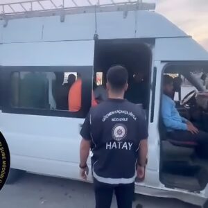 ERZİN-DÖRTOL OTOYOLUNDA GERÇEKLEŞEN OPERASYONLA GÖÇMEN KAÇAKÇISI 1 ŞAHIS TUTUKLANDI!