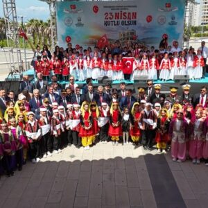 BAŞKAN ÖNTÜRK, 23 NİSAN’I ÇOCUKLARLA KUTLADI!
