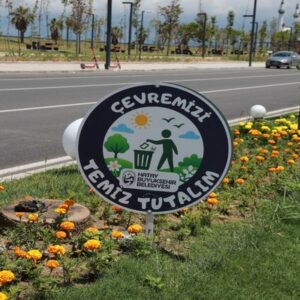 İSKENDERUN SAHİLİ RENKLİ ÇİÇEKLERLE SÜSLENDİ!