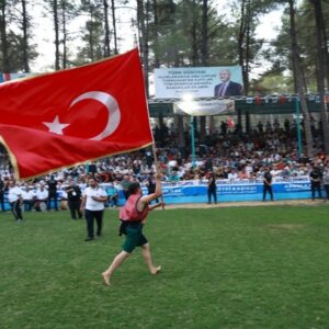 FESTİVALDE GÜREŞ HEYECANI NEFESLERİ KESTİ!